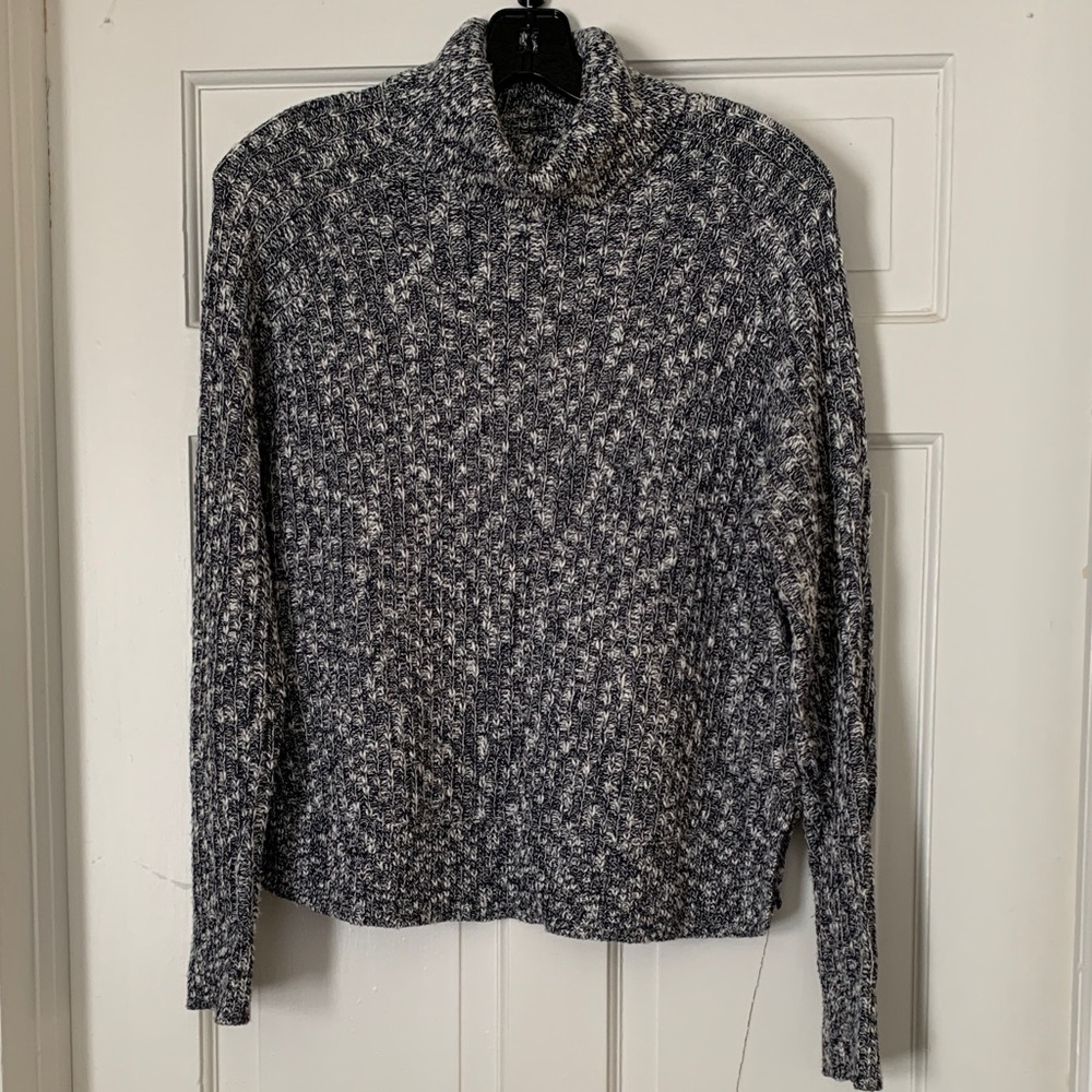 BB Dakota blue & white women’s turtleneck 
size M
New without tags